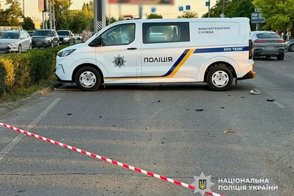 Вибух кросовера на проспекті Небесної Сотні в Одесі: водій загинув, пасажирка поранена