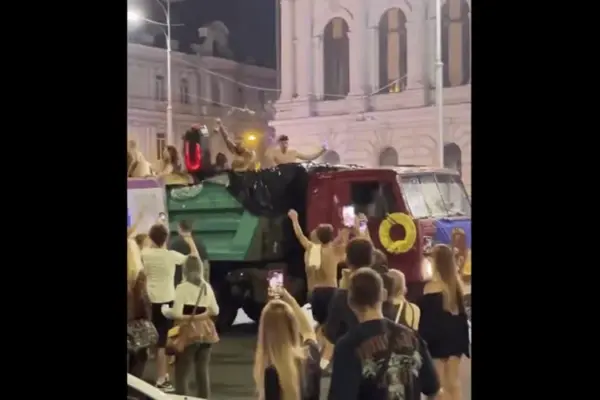 Святкування Дня Харкова 23 серпня: тисячі людей на вулицях і вантажівка-«басейн»